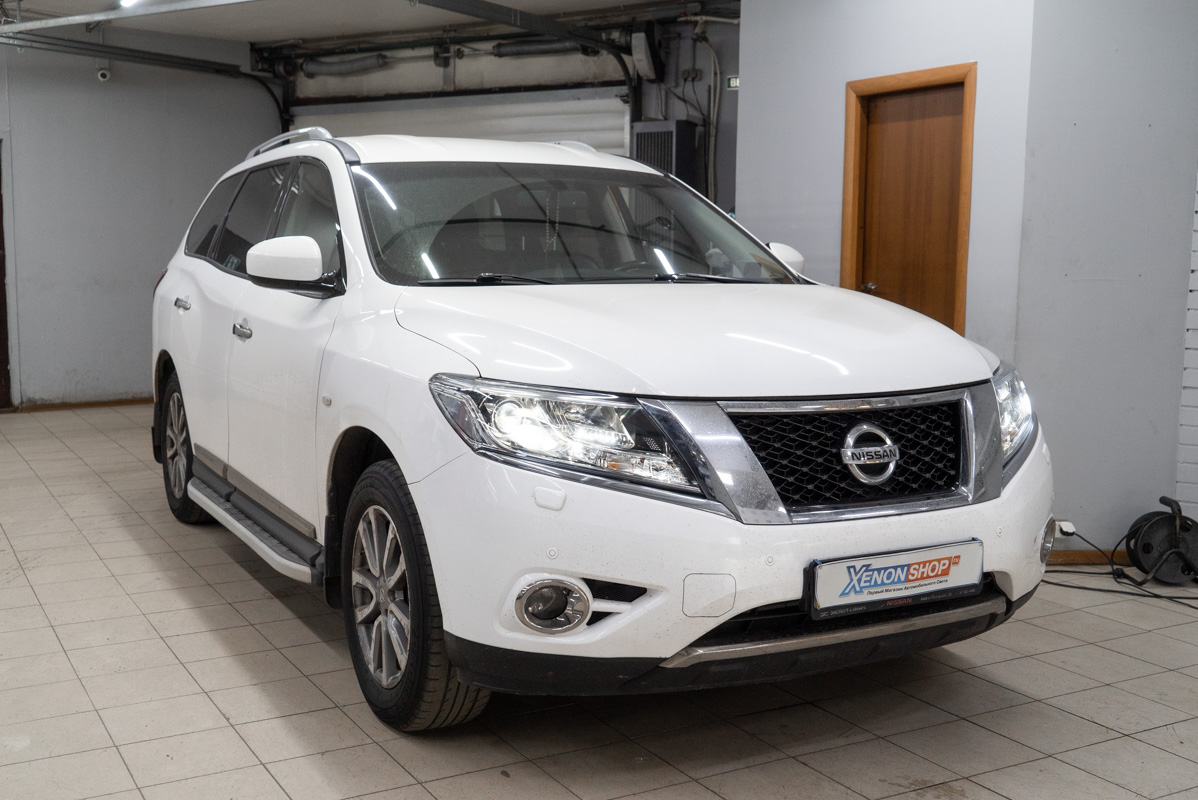 Установка светодиодных линз в фары Ниссан Патфайндер (Nissan Pathfinder)  2015 - Установка КсенонШоп в Москве