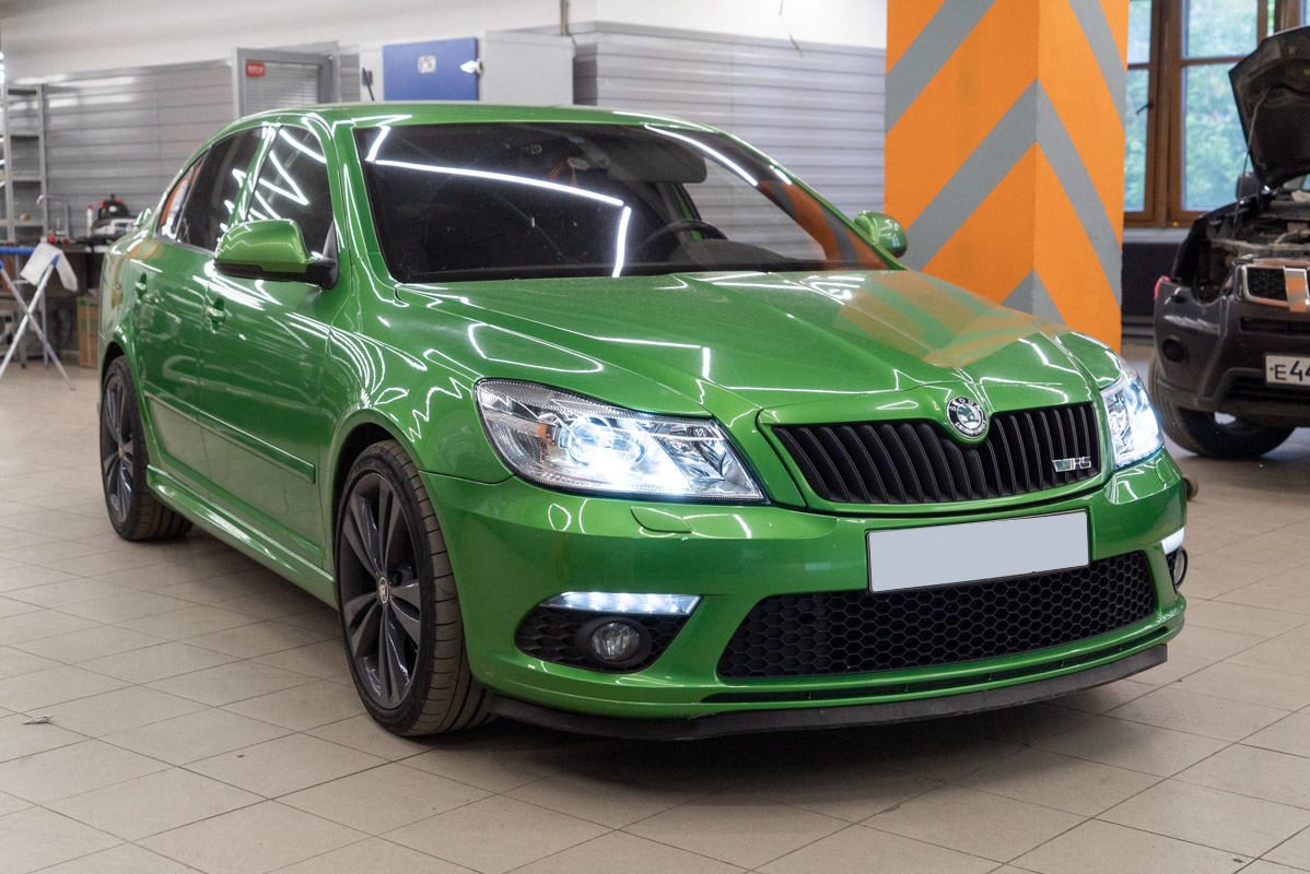 Замена штатных линз Шкода Октавиа РС А5 (Skoda Octavia RS A5) 2012 на  LED-линзы - Установка КсенонШоп в Москве