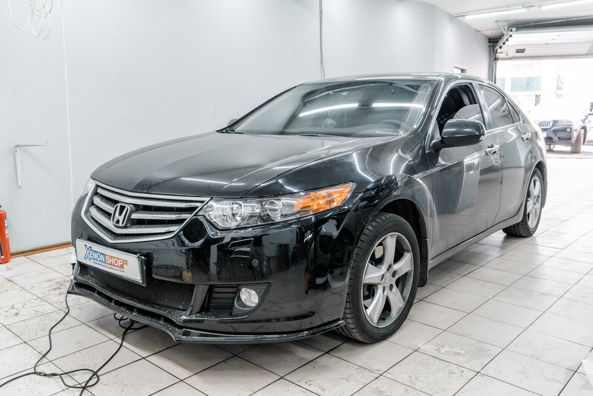 Поклейка защитной пленки на фары Хонда Аккорд (Honda Accord ...