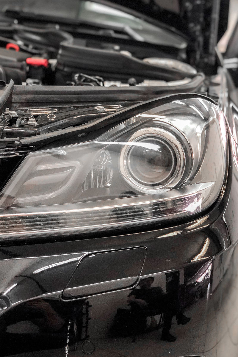 Ремонт фары (устранение запотевания) на Мерседес Бенц Ц / Mercedes-Benz ...