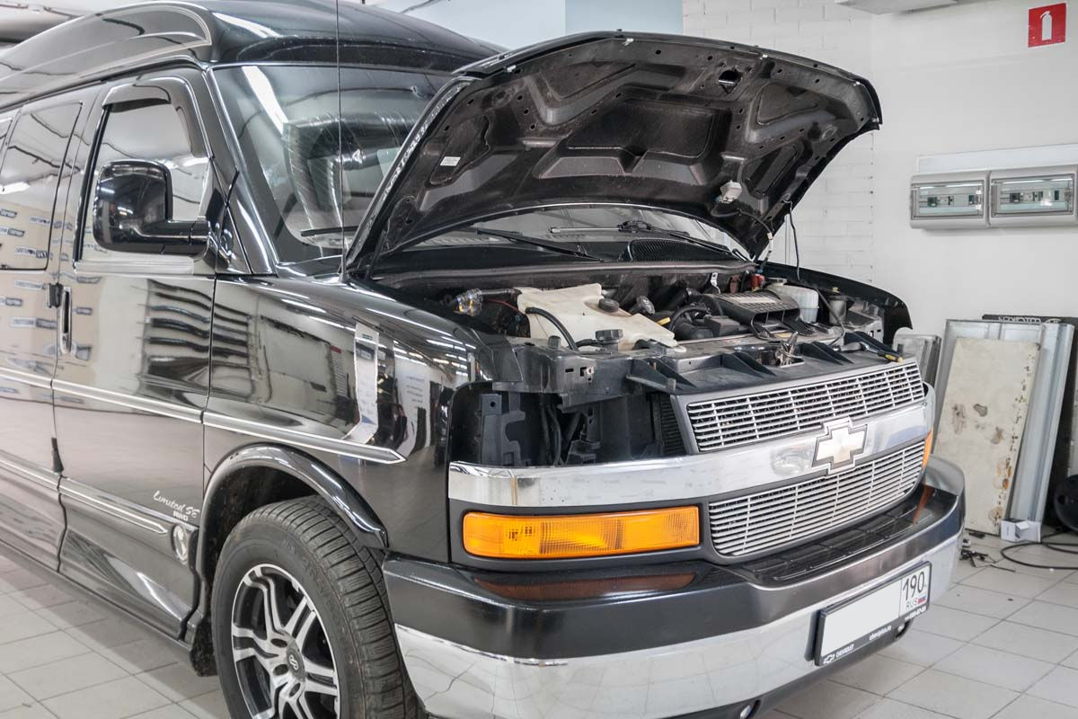 Замена штатной оптики Шевроле Экспресс (Chevrolet Express) на би-галогенные  линзы Hella R - Установка КсенонШоп [city_title