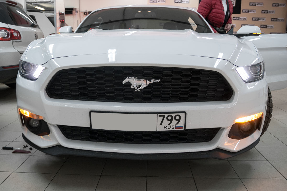 Установка светодиодных поворотников с ДХО и габаритов на Форд Мустанг (Ford  Mustang) - Установка КсенонШоп в Москве