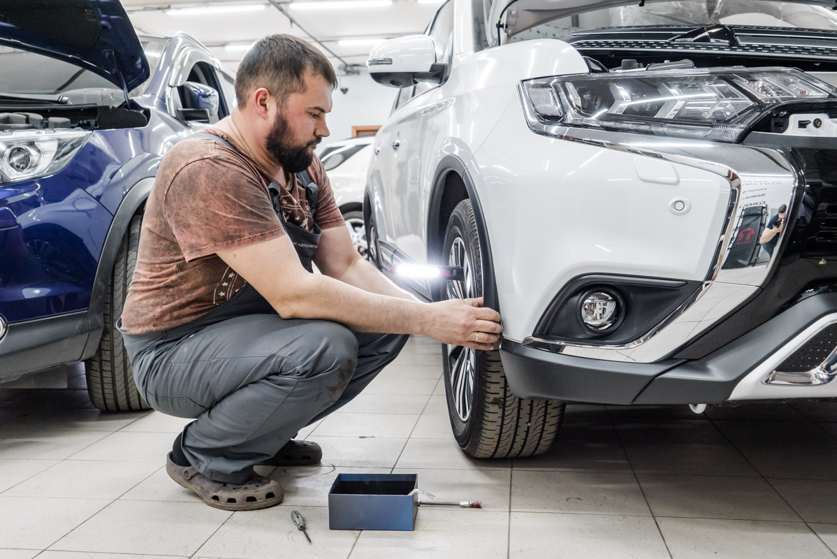 Установка защитной сетки радиатора в бампер Митсубиси Аутлендер /  Mitsubishi Outlander III рестайлинг 3 2020 года