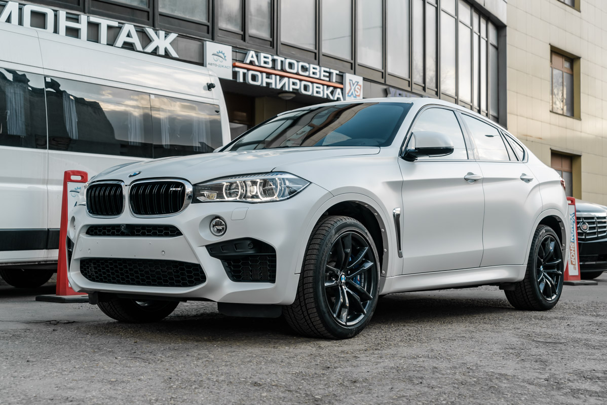 Оклейка матовой антигравийной пленкой БМВ Х6 Ф86 (BMW X6 F86) - Установка  КсенонШоп в Москве