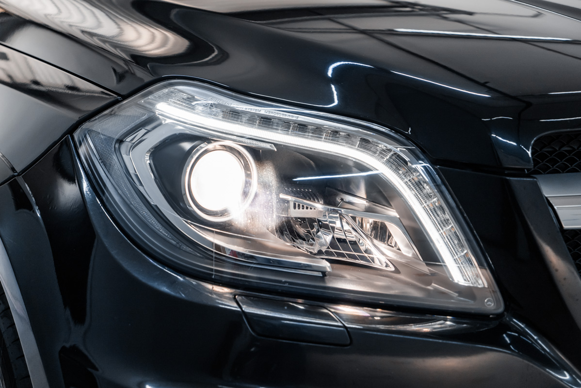 Как поменять лампу ближнего света у Mercedes B-Class (W246)?