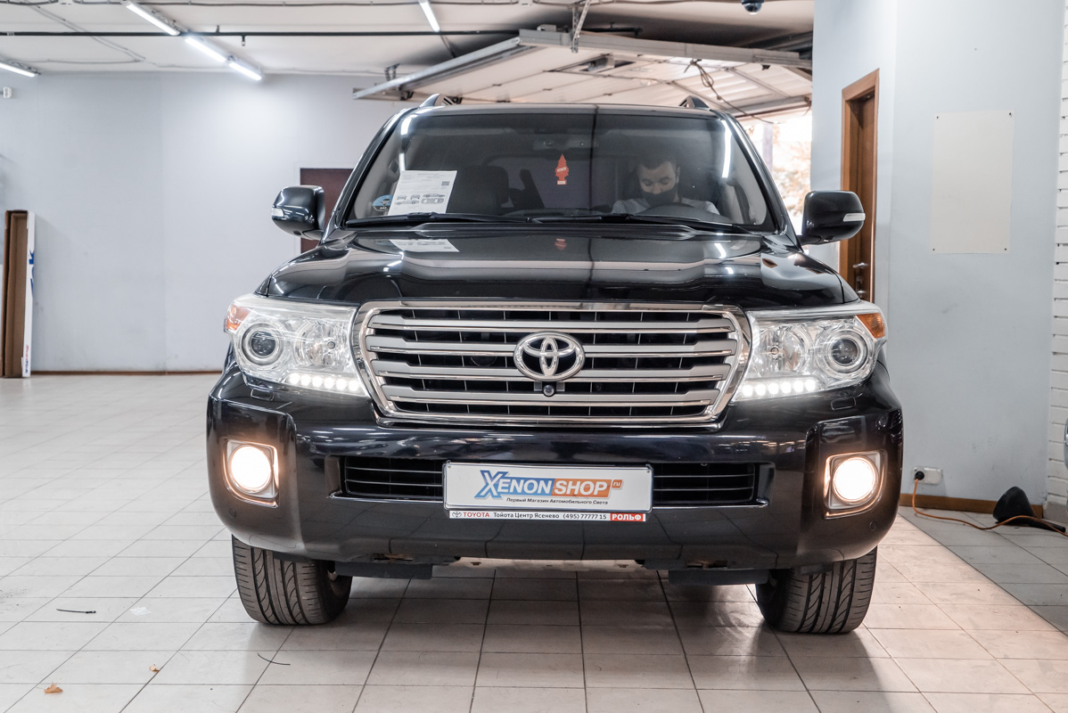 Установка светодиодов в противотуманные фары Тойота Ленд Крузер 200 (Toyota  Land Cruiser 200) - Установка КсенонШоп в Москве