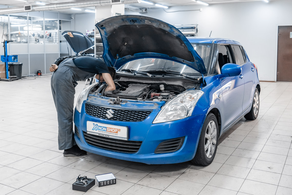 Замена перегоревших галогенных ламп Сузуки Свифт (Suzuki Swift) на  светодиодные - Установка КсенонШоп в Москве