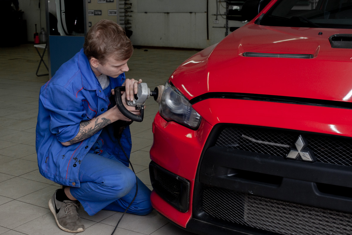 Поклейка брони на фары Митсубиси Лансер Эволюшн (Mitsubishi Lancer  Evolution) с полировкой стекол - Установка КсенонШоп в Москве